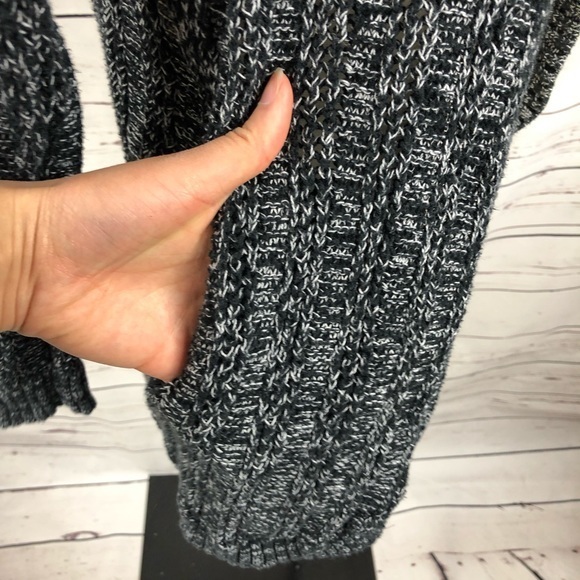 AE‎ Black Knit Cardigan - Picture 5 of 8